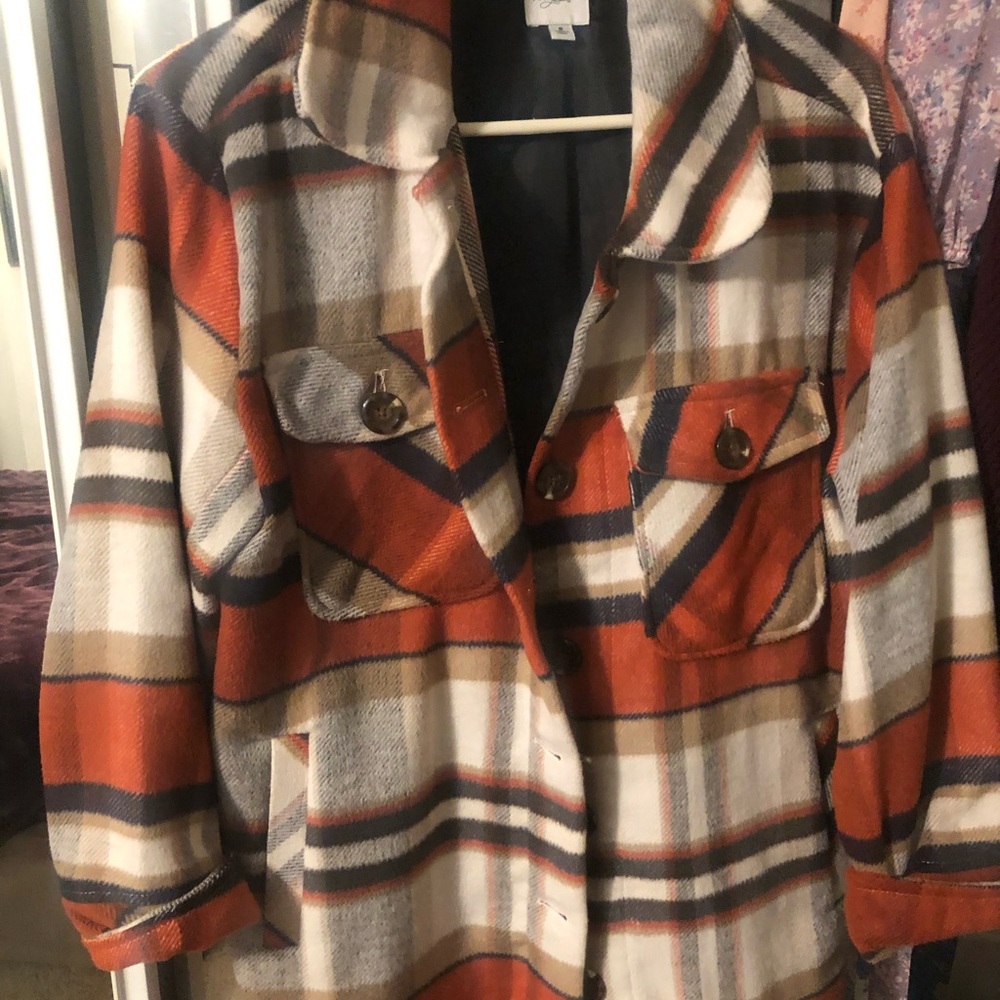 Over sized “jacket” by Kensie. Size small.
